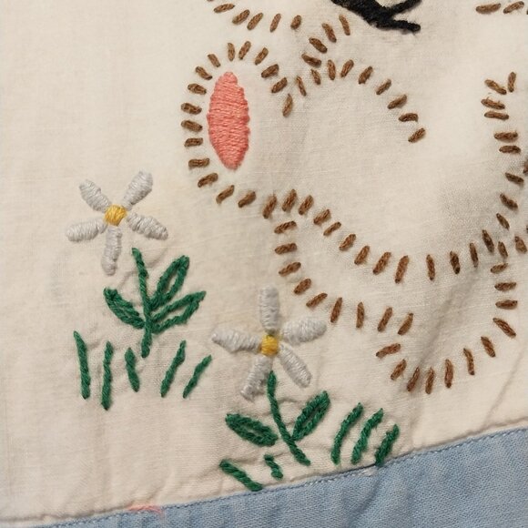 3726 Vintage Baby Blanket, Hand Embroidered And Tacked Not Quilted. - Picture 8 of 8